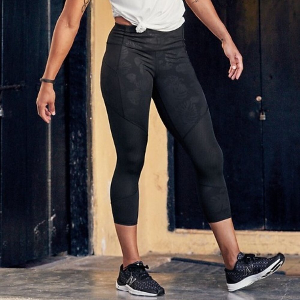Athleta Black Palm Contender Capris